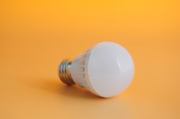 Forte LED Energiesparlampe E27 – Sound- & lichtgesteuerte Glühbirne für automatisches Ein- und Ausschalten
