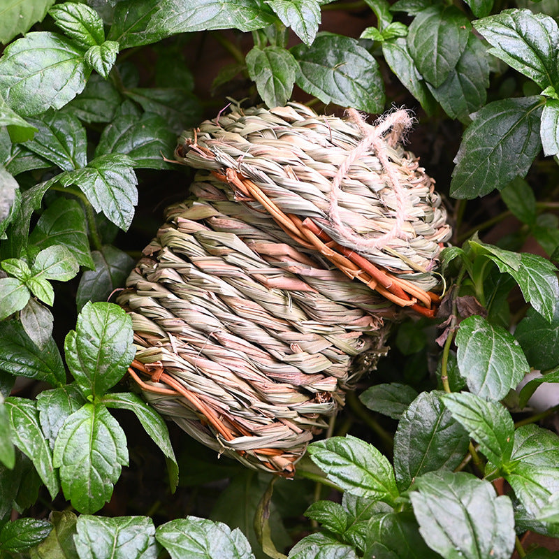 K & S | Handgefertigtes Stroh-Vogelnest aus Naturmaterial | Perfekt für Balkon, Garten & Vögel
