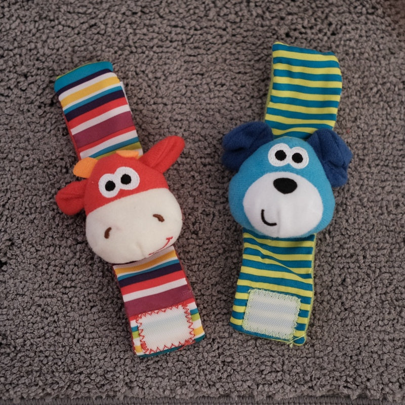 Dahlia – Weiche Baby-Rassel Socken & Handgelenkbänder, Plüsch, 0-12 Monate