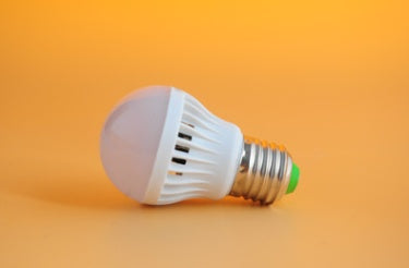 Forte LED Energiesparlampe E27 – Sound- & lichtgesteuerte Glühbirne für automatisches Ein- und Ausschalten