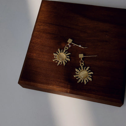 K & S | Damen Ohrstecker Echtgold – Kreatives Sonnentränen Design Eleganter Schmuck